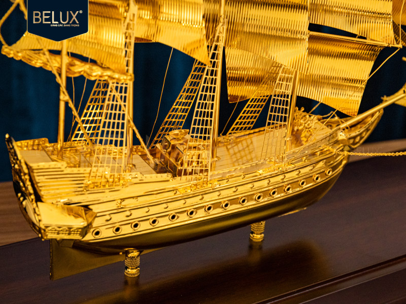 Thuyền buồm phong thủy mạ vàng 24k&nbsp;51x18x34cm